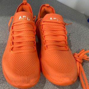 *NEW* APL Techloom Breeze size 8 orange sneakers